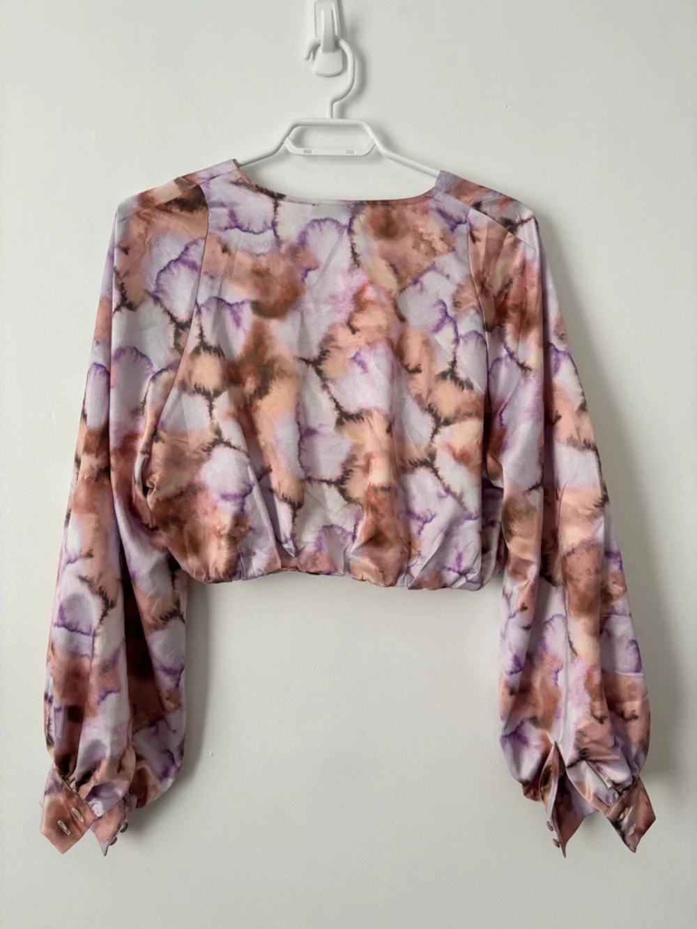 Dynamite Watercolor Satin Knot Front Crop Top Balloon Sleeve Boho tie dye - M - Picture 3 of 5